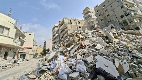 Viaggio nel deserto urbano di Tiro, dove anche il cimitero ha i suoi "sfollati"