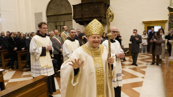 «Vi porto nel cuore e nella preghiera»: dopo vent’anni Sorrentino saluta la diocesi di Assisi