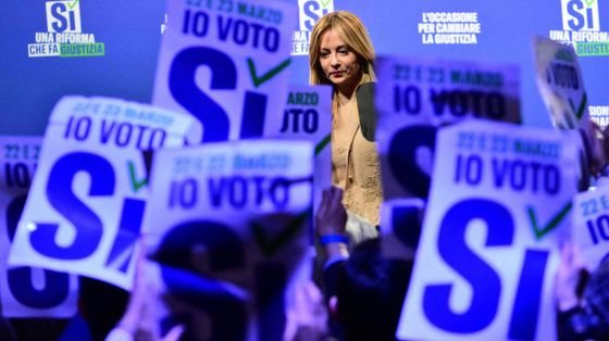 Meloni: «Rammarico, occasione persa». Ora si punta alla legge elettorale ma si teme una “reazione” delle toghe