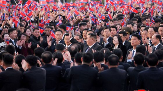Il leader nordcoreano Kim Jong-un partecipa a un evento per celebrare i lavori della prima sessione dell'Assemblea popolare suprema a Pyongyang