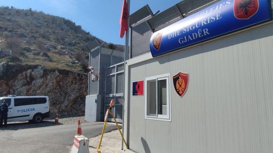 Viaggio a Gjader, l'incubo albanese dei migranti. «Urlano nel silenzio, nessuno risponde»