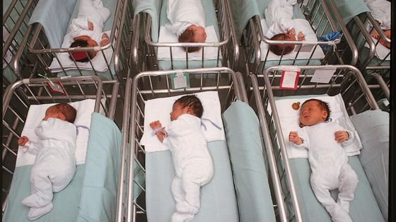 L'Italia non è un Paese per nuovi nati: sempre meno figli, sempre più tardi