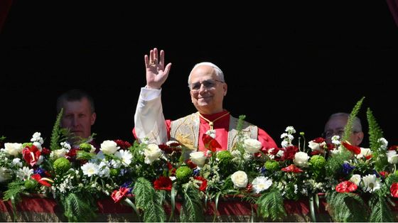 Il Papa a Pasqua: «Chi scatena le guerre deponga le armi. Facciamo udire il nostro grido di pace».