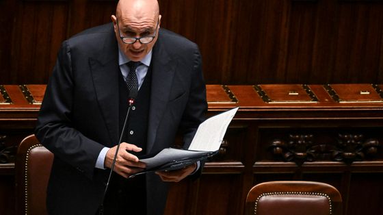Il ministro della Difesa Guido Crosetto