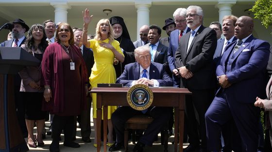 La Bibbia di Trump e l’eclissi culturale dell’Occidente liberale