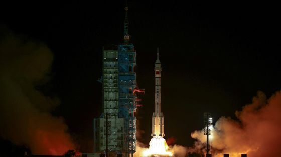 Il lancio della missione spaziale Shenzhou-21 nell'ottobre del 2025
