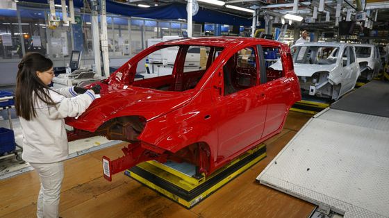 Primo maggio amaro per i lavoratori di Trasnova: scatta il licenziamento collettivo