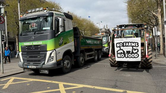Effetto caro-carburante, scatta la protesta nel Vecchio continente. «Fermiamo i camion»