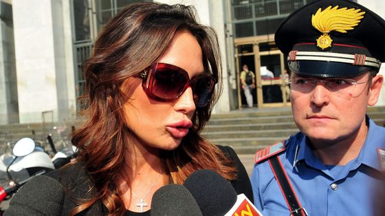 Nicole Minetti e la grazia che ha fatto discutere (a vuoto)