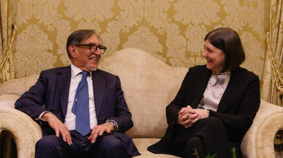 Il presidente del Senato, Ignazio La Russa, insieme a Elena Beccalli, rettrice dell'Università Cattolica del Sacro Cuore di Milano