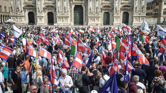 No all'Europa, sì alla remigrazione: in piazza a Milano l'ultima versione della destra nazionalista
