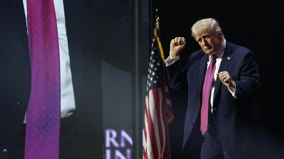 Dalla conquista di Cuba agli Ufo, ecco come Trump pensa di recuperare terreno