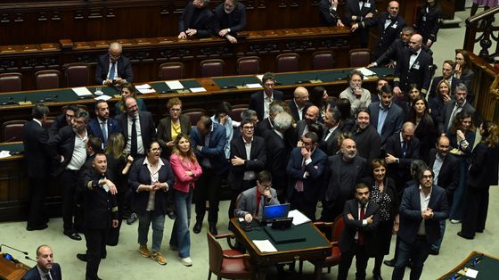 Premio rimpatri, Meloni va avanti ma corregge il decreto. Le opposizioni "occupano"