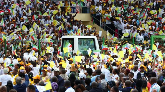 Il congedo del Papa dall’Africa: nel Vangelo la risposta alla fame di vita e giustizia