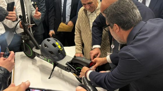 Arrivano le targhe per i monopattini. Salvini: «È per il bene di tutti»