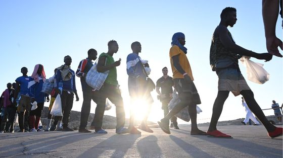 Centinaia di minori stranieri in Italia stanno finendo nei centri per adulti