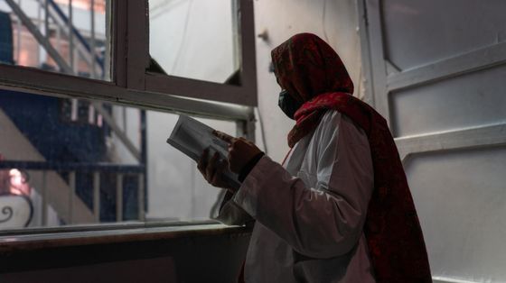 Sahar, Suraya, Fatima... i sogni spezzati di due milioni di ragazze afghane senza scuola