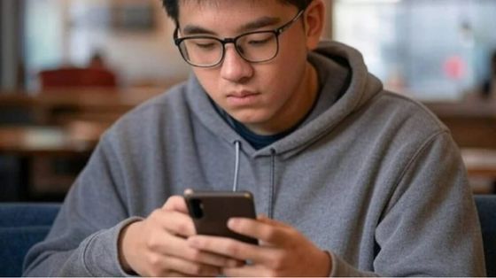 Diritto di stare offline: la Gen Z rivendica il confine vita-lavoro