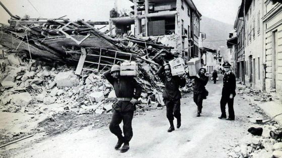 La scossa, i morti, i volontari, la ricostruzione: il Friuli ricorda il terremoto 50 anni dopo