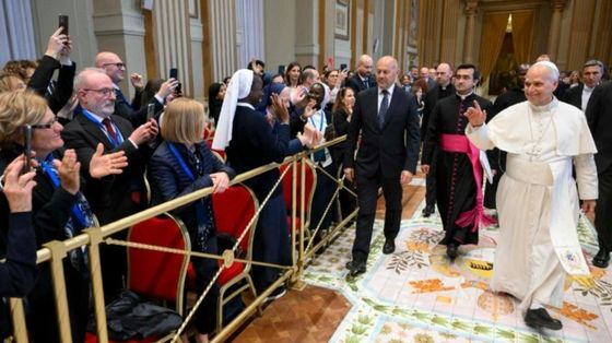 Il Papa ai dipendenti Cei: servire la Chiesa non da spettatori, ma con l'amore di chi le appartiene