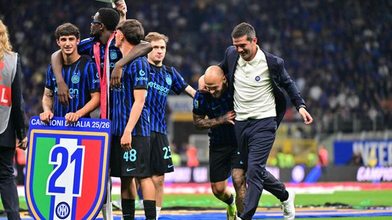 L'Inter si tinge di tricolore in un calcio italiano da "azzurro tenebra"