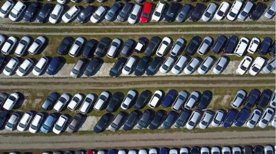 Mercato auto: volano le elettriche e riscossa Stellantis