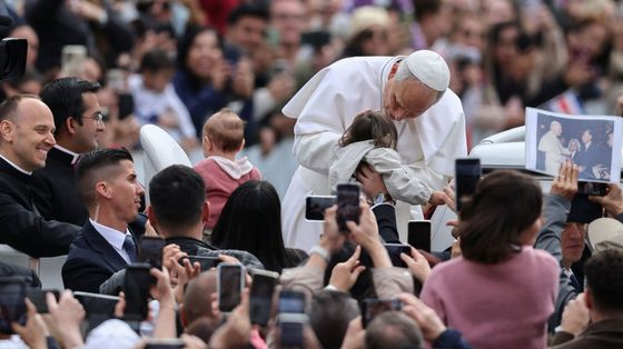 Il Papa: «Denunciamo il male e annunciamo la salvezza»