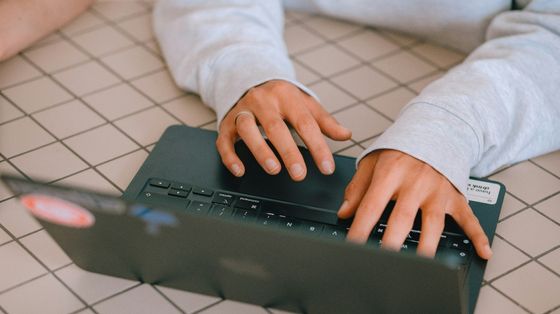 Iris, Nora e l’online come rifugio: «Così curiamo i giovani isolati»