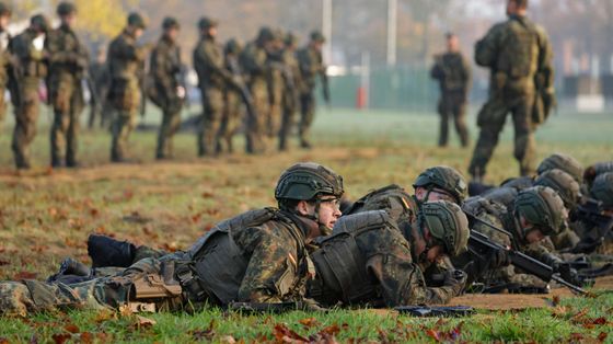 In Germania il clima di guerra si sente: un 18enne su tre è disposto a fare il soldato