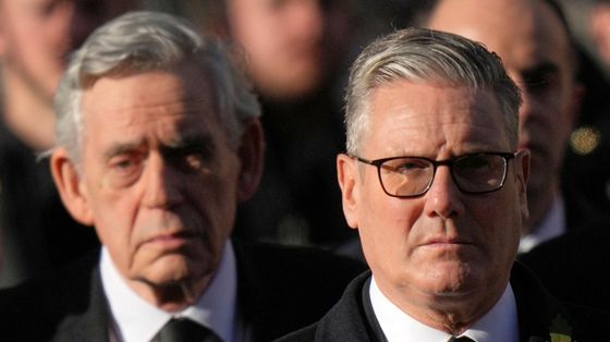 Nel Regno Unito Starmer ha ripescato Gordon Brown per navigare la crisi post-voto