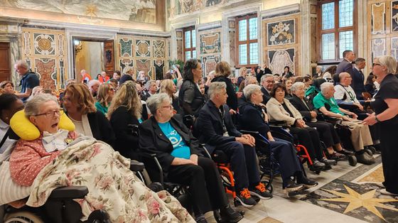 Papa Leone XIV assieme ai malati di Sla: nel dolore resta intatto il valore della vita