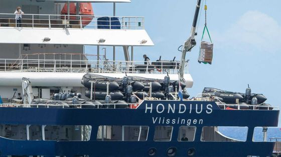 Gli ultimi sbarchi dalla nave Hondius dove si sono verificati casi di contagio / ANSA
