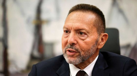 Il governatore della banca nazionale greca: «L’Ue faccia un salto di qualità»