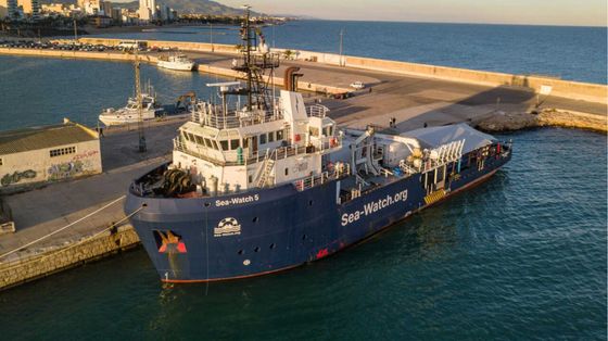 Le milizie libiche sparano contro la nave di Sea Watch, a bordo c'erano 90 migranti