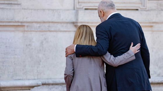 L'Albania: «Non rinnoveremo l'accordo con l'Italia sui migranti». Poi la rettifica