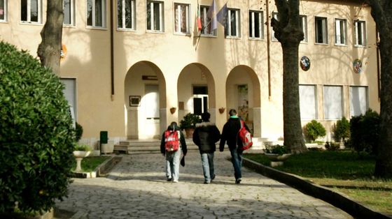 «Accogliere non è un'azione privata»: come vivono i minori nelle comunità italiane