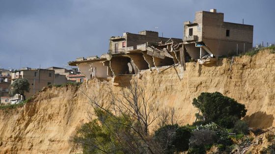 Ricordate Niscemi? C'è chi se n'è andato, chi ha chiuso, chi sogna «una ricostruzione diffusa»
