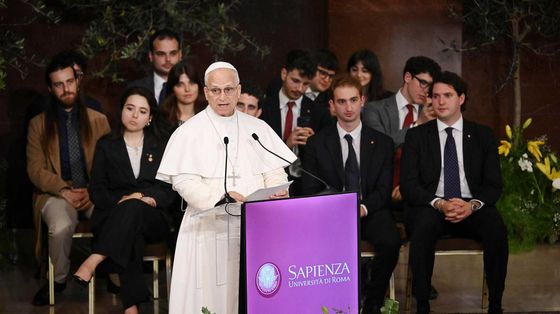 Il Papa all’università La Sapienza: «Non si chiami difesa il riarmo dell’Europa»