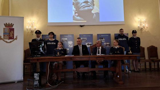 Odio razziale e apologia di fascismo: cosa sappiamo dei 13 minorenni denunciati a Siena