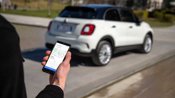 Se la colonnina va da Maometto: arrivano i robot che raggiungono le auto elettriche per ricaricarle