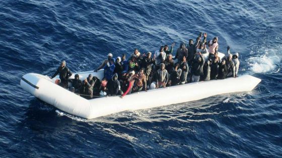 Faraj e gli altri “scafisti” assolti: le storie dei migranti costretti a stare al timone