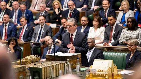Il caro-energia pesa anche nel Regno Unito, che allenta le sanzioni sul petrolio russo