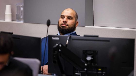 «Noi, schiavi di Almasri e Albuti». In aula all’Aja le torture libiche riaprono le ferite delle vittime