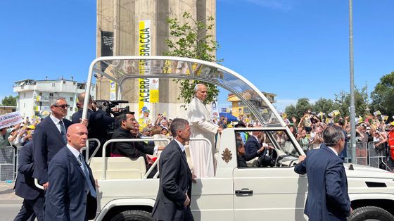 Il Papa nella Terra dei fuochi: qui per raccogliere le vostre lacrime