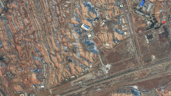 Un’immagine satellitare mostra i danni al complesso militare iraniano di Parchin dopo i raid israeliani e statunitensi