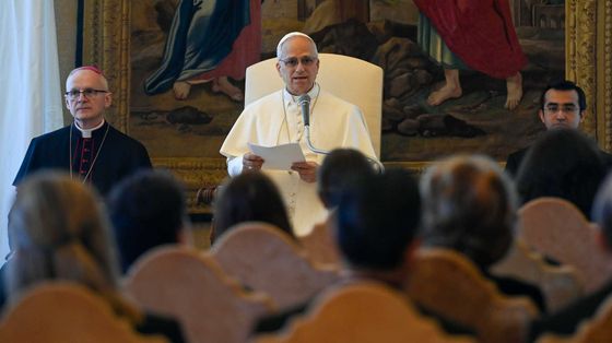 Leone XIV e la sfida educativa: «Non basta la tecnologia, i giovani hanno bisogno di un senso per cui vivere»»