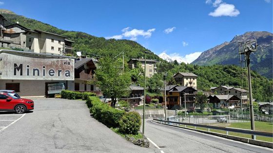 Ci sono mille tonnellate di uranio sotto la montagna, in Val Seriana. E un'azienda canadese vorrebbe estrarle
