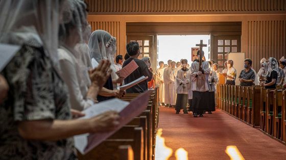 Una Messa per le vittime dell'atomica nella Cattedrale di Nagasaki / ALAMY