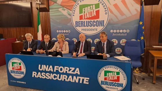 Il ministro dell'Ambiente, Gilberto Pichetto Fratin, in conferenza stampa alla Camera dopo l'approvazione del ddl sul nucleare. Ansa/Stefano Secondino