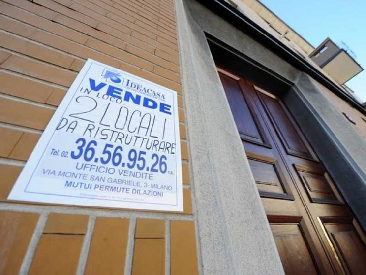 Casa, crolla il valore raddoppiano le tasse